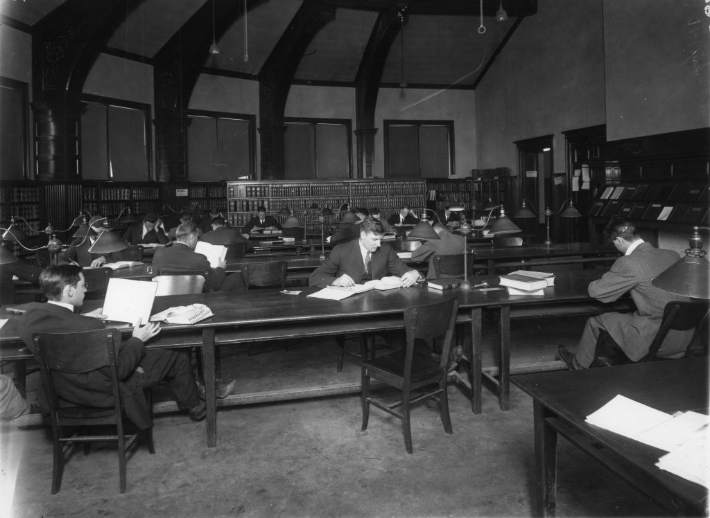 Students in the Law Library in in 1914.